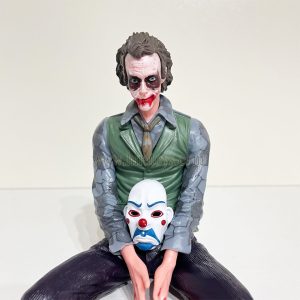 فیگور جوکر نشسته