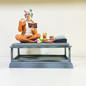 فیگور هارلی کوئین نشسته